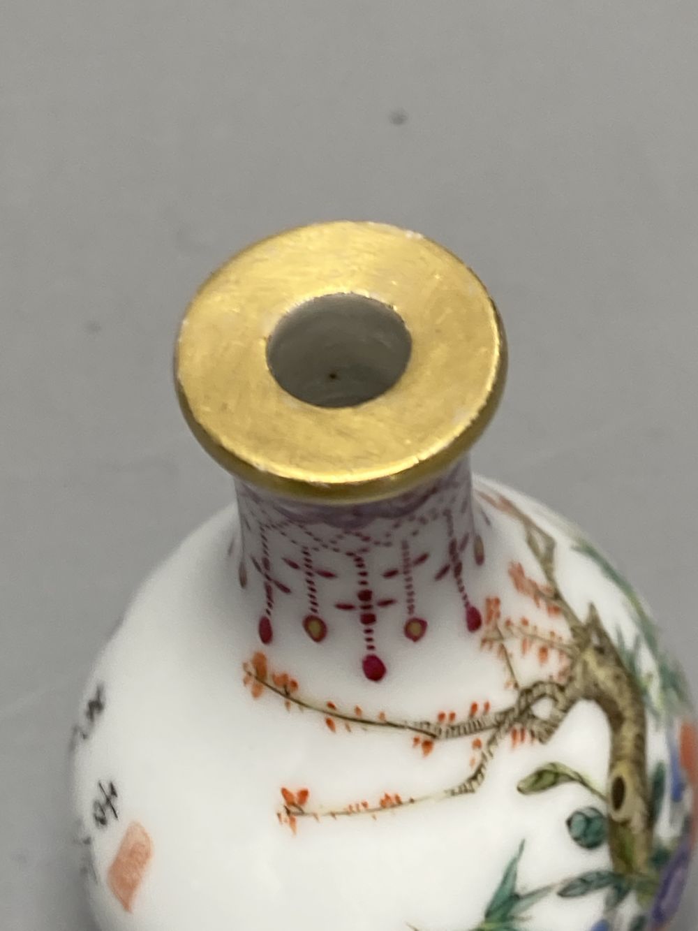 A Chinese famille rose snuff bottle, Republic or later, height 8cm